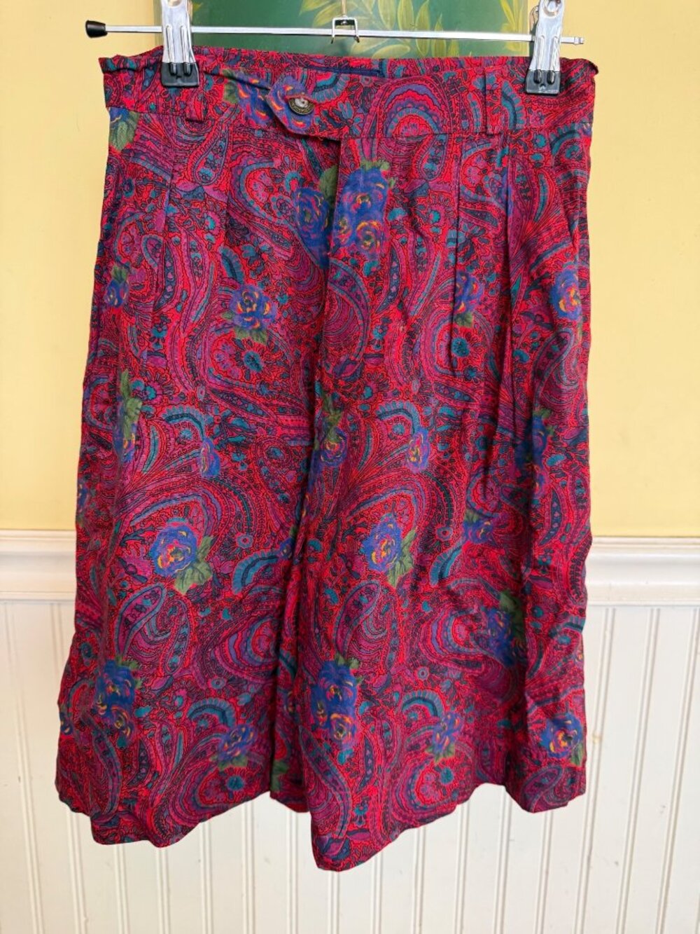 Gap Vintage 90s Red Paisley Shorts 3/4